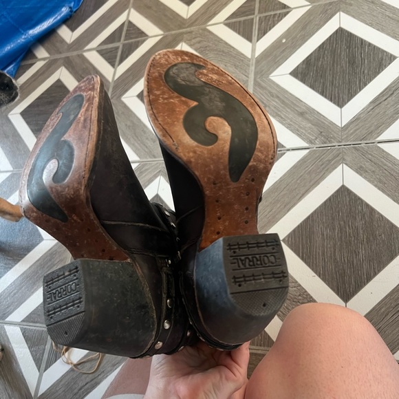 Corral Black Strappy Studded Boots, size 7.5 - Picture 5 of 7